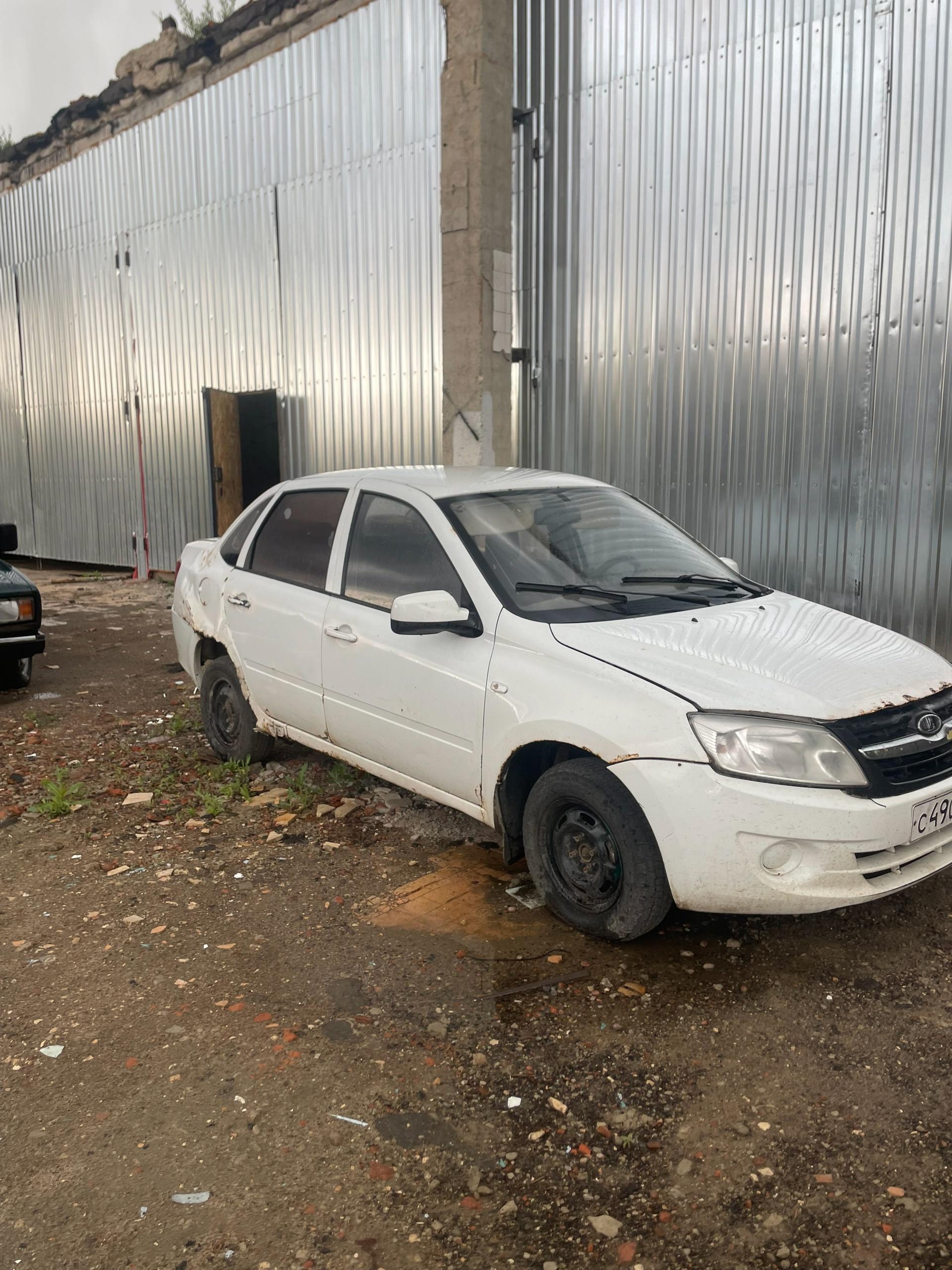 Поступление в авторазбор Ваз (Lada) 2190 (гранта седан) 2012г